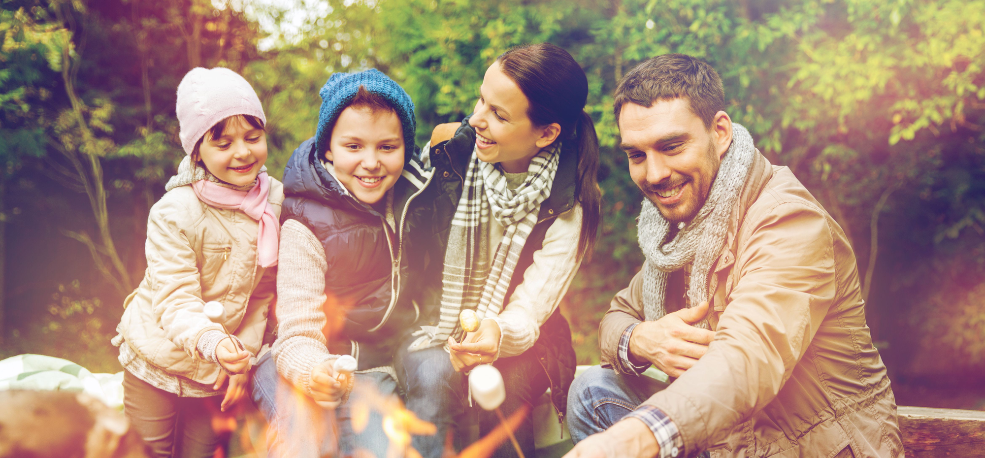 Stockbrot mit der Familie - © shutterstock_735690541_c_GroundPicture